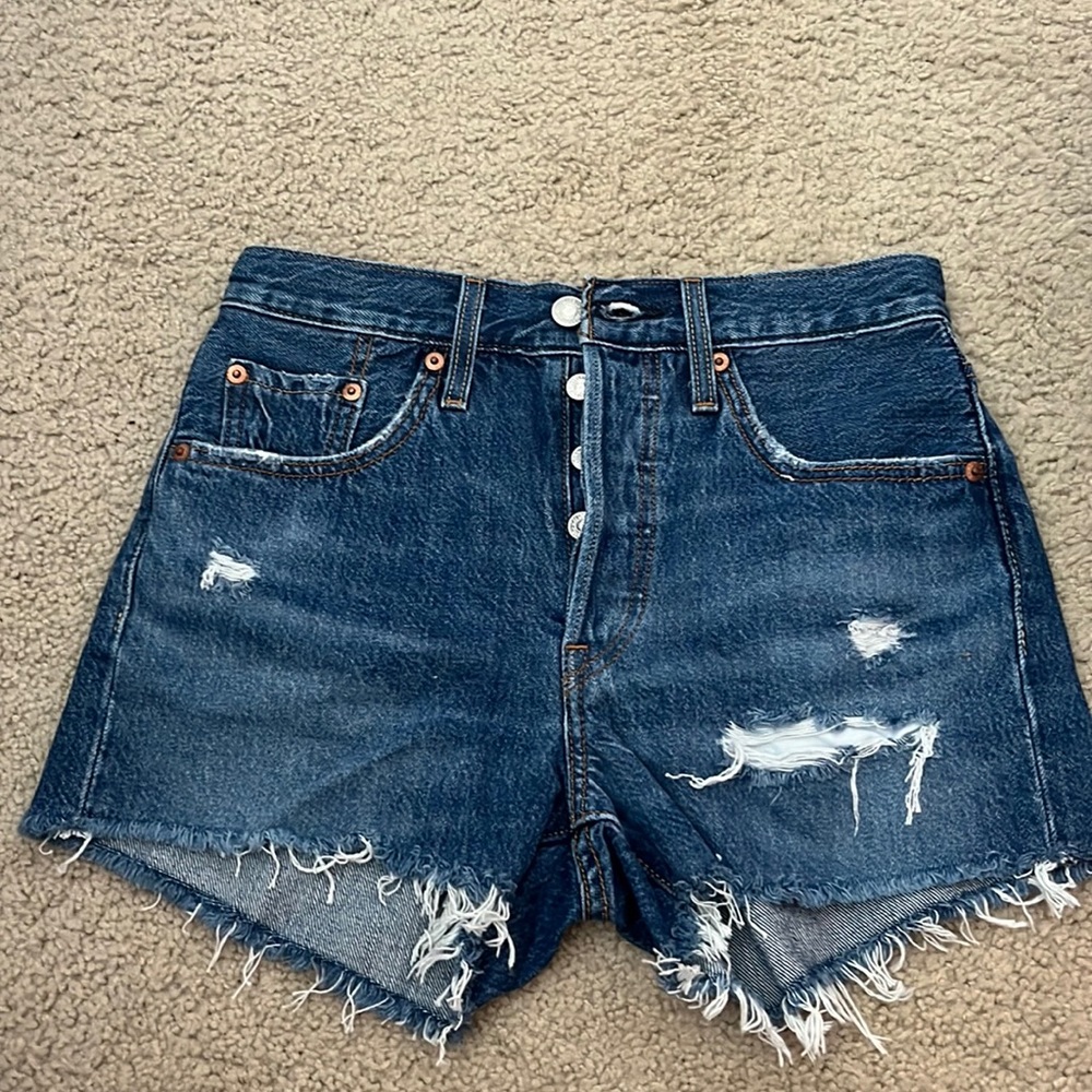 NWOT Levi 501 high waisted jean shorts